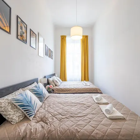 Appartement Spacious Cozy With 4bedroom In The Heart Of Bp *