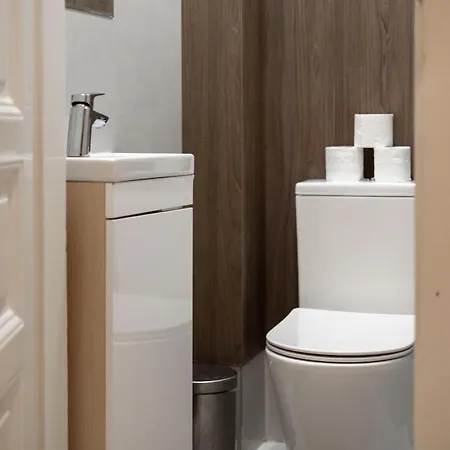 Appartement Spacious Cozy With 4bedroom In The Heart Of Bp