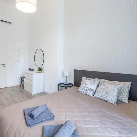 Appartement Spacious Cozy With 4bedroom In The Heart Of Bp
