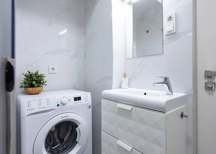 Spacious Cozy With 4bedroom In The Heart Of Bp Budapesta