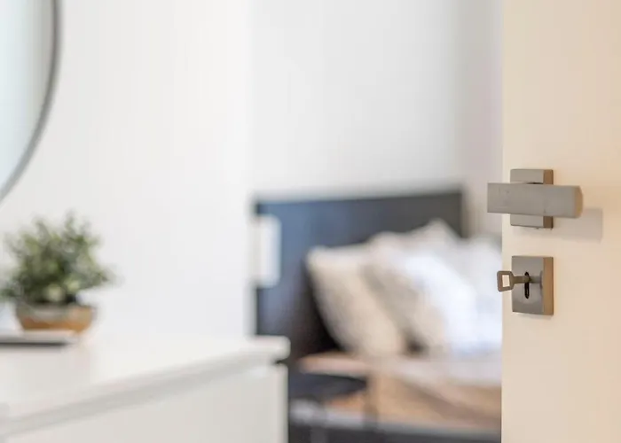 Spacious Cozy With 4bedroom In The Heart Of Bp *