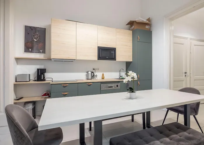 Spacious Cozy With 4bedroom In The Heart Of Bp * Budapesta