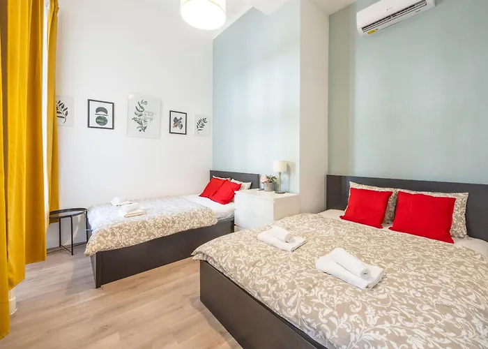 Apartament Spacious Cozy With 4bedroom In The Heart Of Bp